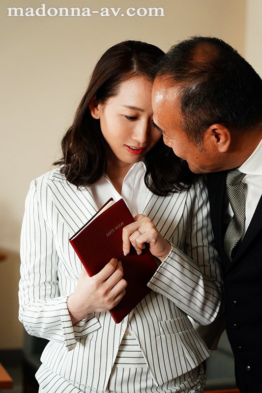 人妻秘書、汗と接吻に満ちた社長室中出し性交 監督:ながえ　最高峰の秘書シリーズに《専属》水戸かな出演!! - Image 2
