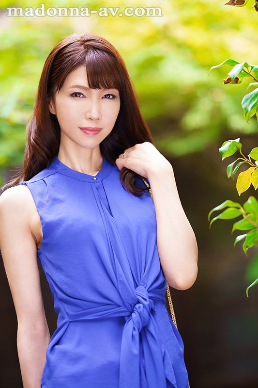 古都が生んだ奇跡！驚異のスレンダー美熟女!! 京都の老舗料亭女将藤原芽衣子55歳OBASANデビュー!! - Image 2