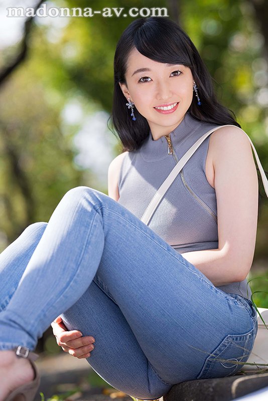 清楚に見えて1日5回オナニーをしても満たされない性欲オバケ 宮園咲良 30歳 AVデビュー!! - Image 2