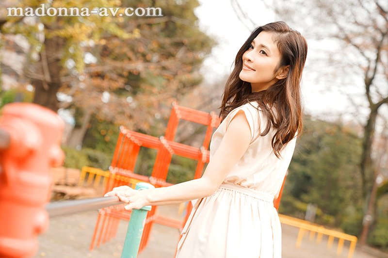電撃移籍　米倉穂香　　マドンナ専属Debut!! 新たな快感に我を忘れて悶え狂う美熟女の発情3本番 - Image 2