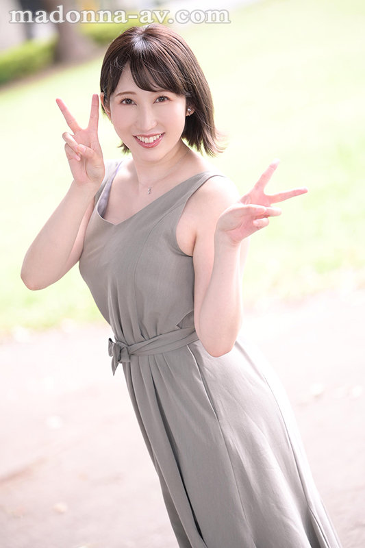 年下男を無意識に惚れさせちゃう魔性系イイオンナ 奥美遥 34歳 AV DEBUT - Image 4