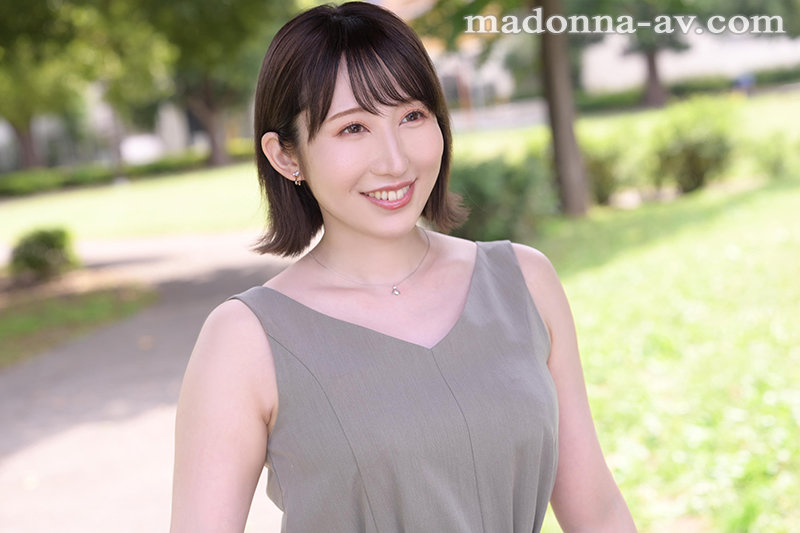年下男を無意識に惚れさせちゃう魔性系イイオンナ 奥美遥 34歳 AV DEBUT - Image 3