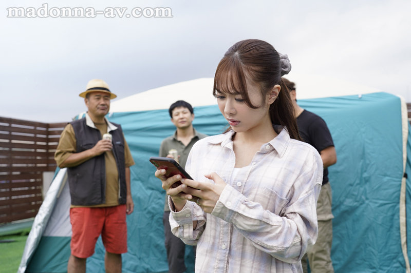 町内キャンプNTR テントの中で何度も中出しされた妻の【閲覧注意】寝取られ映像 - Image 3