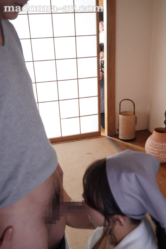 家政婦の桃子さんは俺たち家族の母兼・中出しペット - Image 2