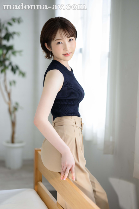 新人 上戸まり 30歳 AV DEBUT 輝く美白、真珠のように煌めくMadonna超新星―。 - Image 3