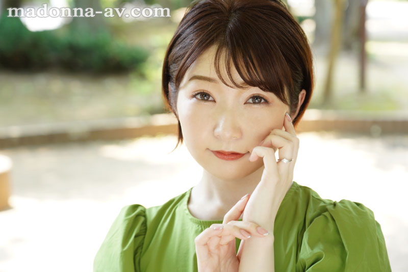 新人 上戸まり 30歳 AV DEBUT 輝く美白、真珠のように煌めくMadonna超新星―。 - Image 4