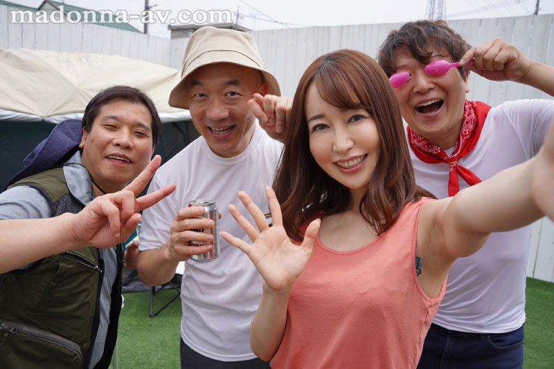 町内キャンプNTR テントの中で何度も中出しされた妻の衝撃的寝取られ映像 - Image 3