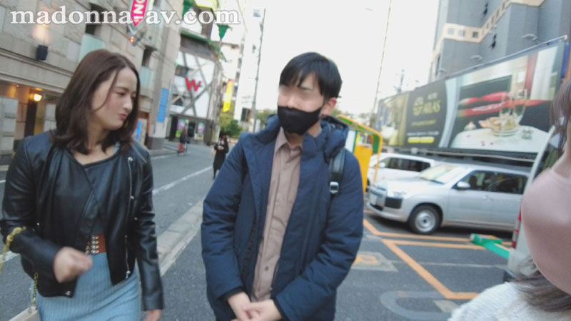 マドンナ専属なのに人妻じゃないっておかしくない？向井藍が未来の旦那候補を逆ナンパ 痴女ってイカせて中出し指令!! - Image 12