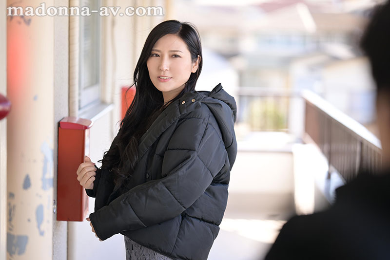 甘い囁きに流されるまま、僕は大学を留年するまで、人妻との巣篭もりSEXに溺れて…。 - Image 2