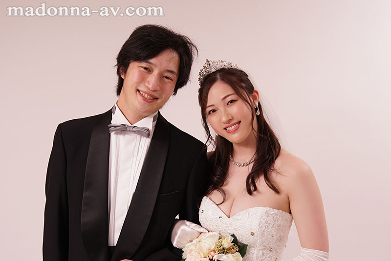 新婚旅行先で人妻に這い寄る指先…。 いいなりリゾートエステ調教 - Image 3