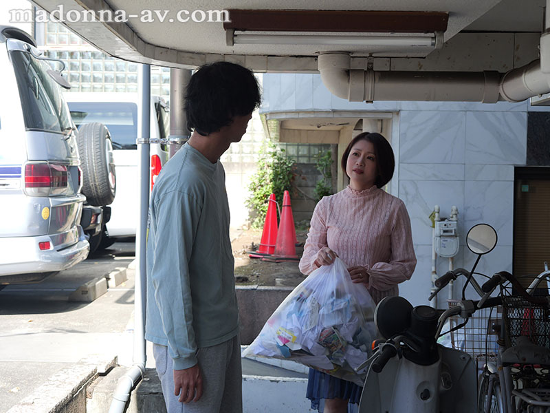 口辱いつも文句を言ってくる隣の口うるさい主婦を毎回チ〇ポで黙らせる口封じイラマレ〇プ - Image 2