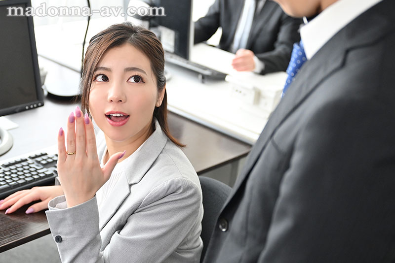 ”人妻”になっていた、教育係の先輩と支店出張で再会。 世話好きな吉澤先輩と、一生に一度の不倫関係。先輩に狂う出張1週間 - Image 2