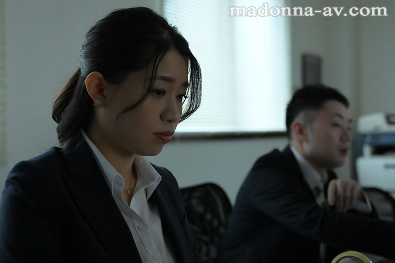 職場不倫…転勤間際の今までで最も雑でいて一番激しく快楽に満ちた性交 - Image 2
