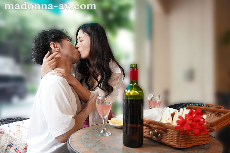 「私たち、カップルに見えるかな？」 息子と肉体関係をもって早３年、今年も夫に内緒で年に一度のお泊りデートへ行って来ます。 - Image 2