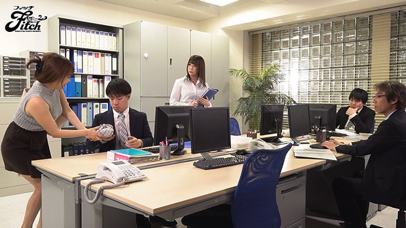 新婚の僕が出張先で女上司とまさかの相部屋　朝から晩まで性奴隷にされた逆NTR - Image 2