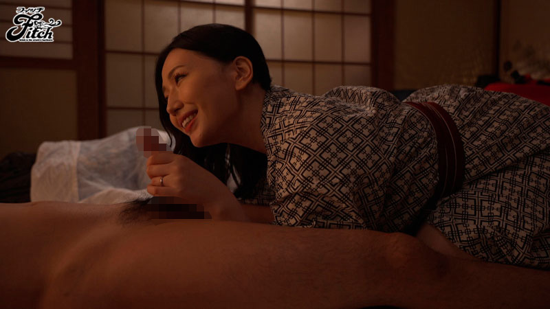 修学旅行で爆乳の人妻女教師にねっとり調教され生バイブにされた僕 - Image 13