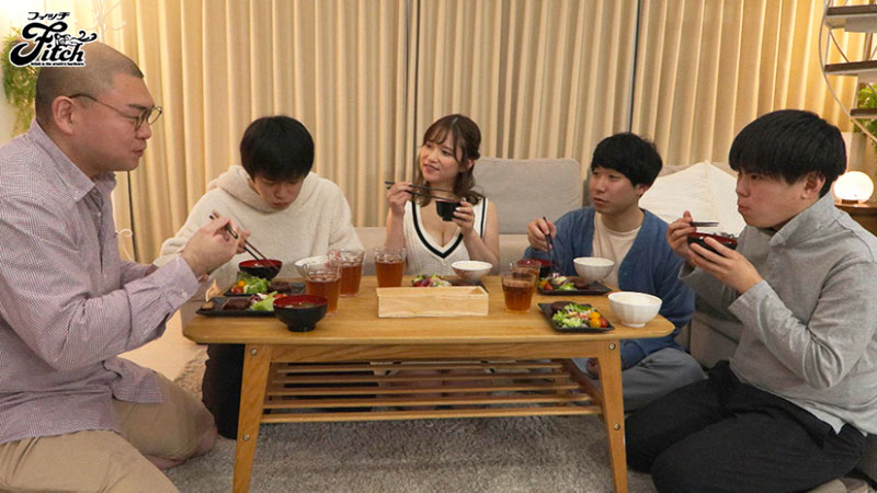 5年ぶりに再会した幼馴染みはシェアハウスのSEXアイドルになっていた！！～悔しいのにハメ友の輪に入り中出し性交で童貞を喪失した僕～ - Image 4