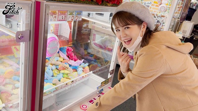 脱がせたら凄かった！同じ大学に通うえまちゃんは可愛い博多弁でイキまくる僕のチ〇ポに従順な敏感巨乳美女 - Image 2