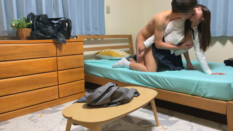 連れ込みSEX　素人ムクムク流出映像 男の部屋に連れ込まれたエロい女子がSEXしまくり制服・中出し・盗撮・流出　勝手にAV発売 秘蔵の６名　超尺４９６分 - Image 7