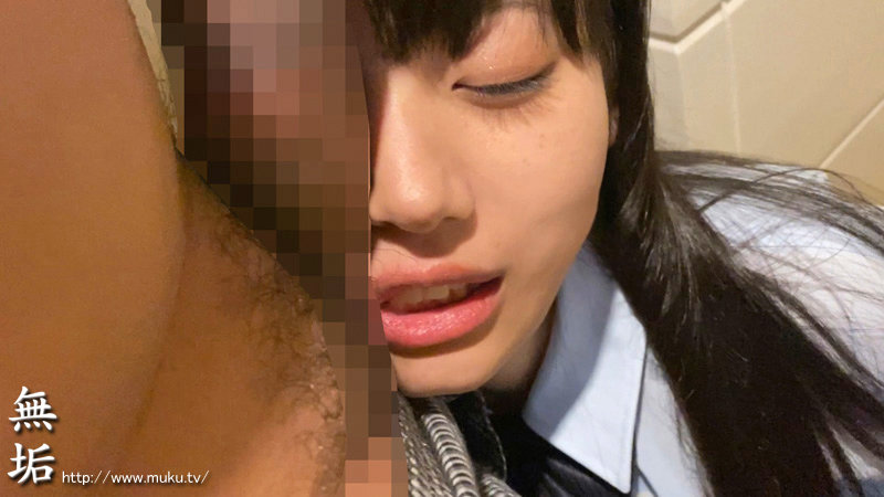 パンツでお小遣いを稼ごうとする裏垢制服女子と待ち合わせ。弱みに付け込んで無理やり肉棒奉仕させる。睨まれ、泣かれながら嫌々フェラ強制屈服 完全撮卸　被害者10人240分 - Image 6