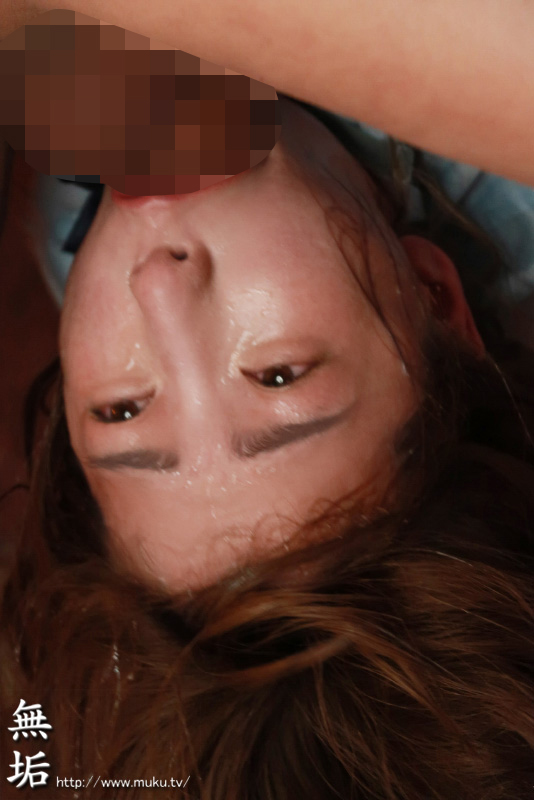 完全ノーカット　飲尿・浴尿・ぶっかけ全部乗せ グチュグチュに汚されたいドM美少女を連続喉奥絶頂させる溺れイキイラマチオ - Image 3