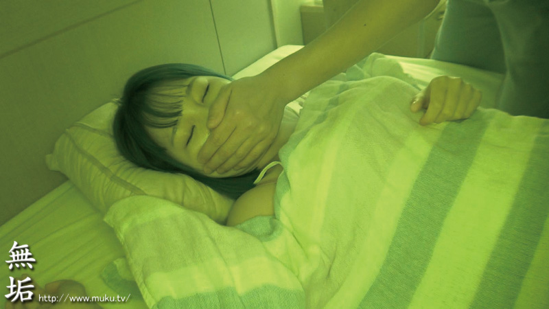 盗撮、家宅侵入、眠っている少女に覆いかぶさって…。 睡眠学習。中出しで快感を植え付けられ続けた少女のカラダは…。 - Image 4