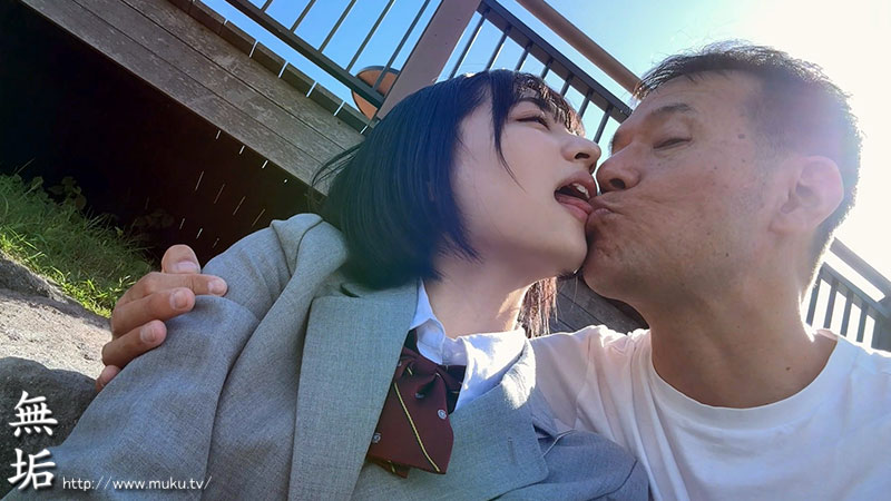 背伸びざかりの制服少女は修学旅行を抜け出してパパ世代おじさんとベロチューデート。そのままホテルに籠って何度も、何度も、中出しセックスでオトナを感じました。 - Image 3