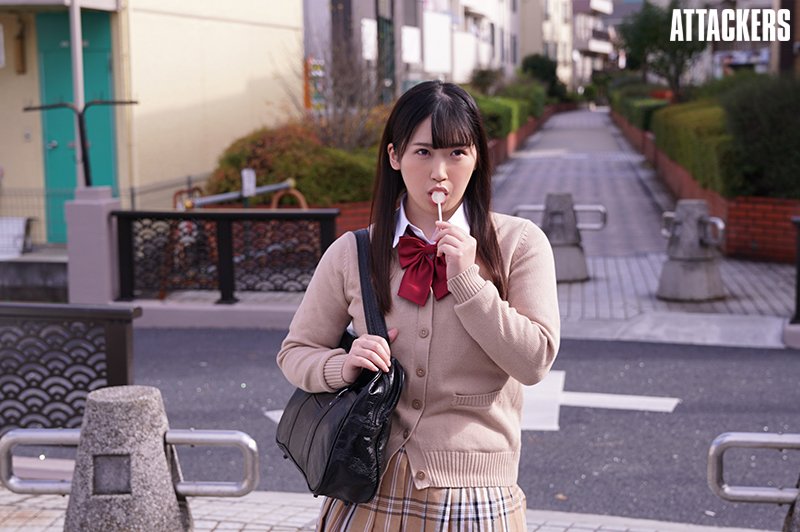 中年オヤジの家に監禁された家出少女 - Image 2