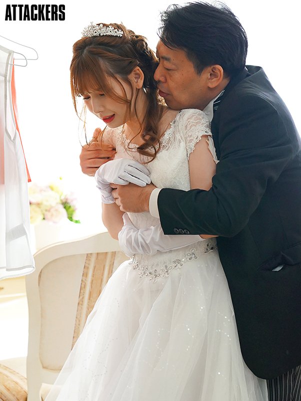 挙式を終え幸せの絶頂にいた花嫁がその日、義父に犯された。 オヤジの全身舐め変態セックス - Image 11