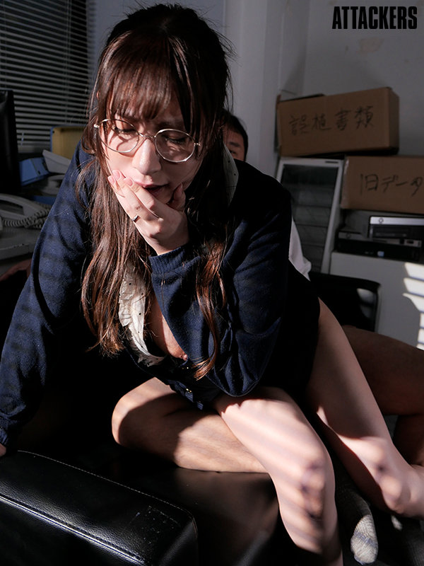市役所に勤める地味な巨乳妻とめちゃくちゃセックスした話。 - Image 6