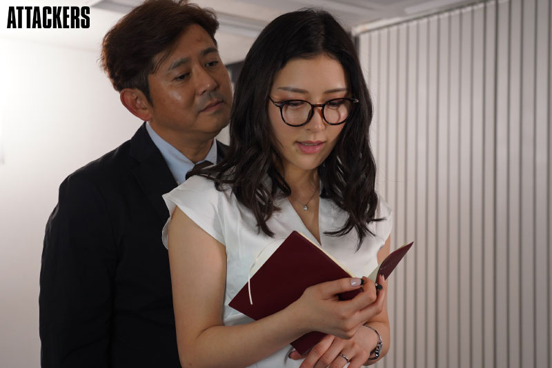 唾液が混じり合う密室接吻社長室 - Image 9