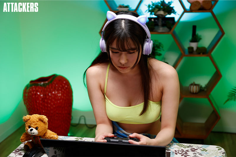 弟に犯された女性ゲーマー オンライン実況、生レイプ配信 - Image 2