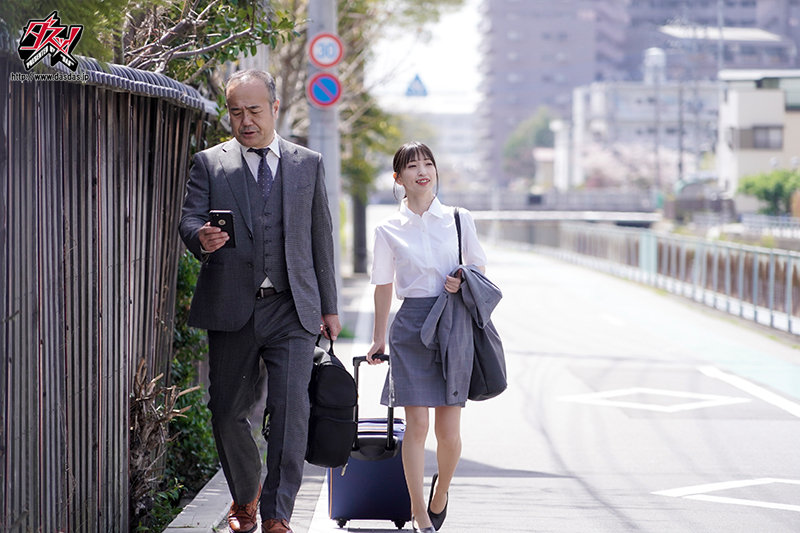 出張先の温泉宿で相部屋になった女子社員から小悪魔逆NTR 最愛の妻がいるのに女子社員から誘惑され続け、年齢不相応に腰を振り続けてしまった私 - Image 8