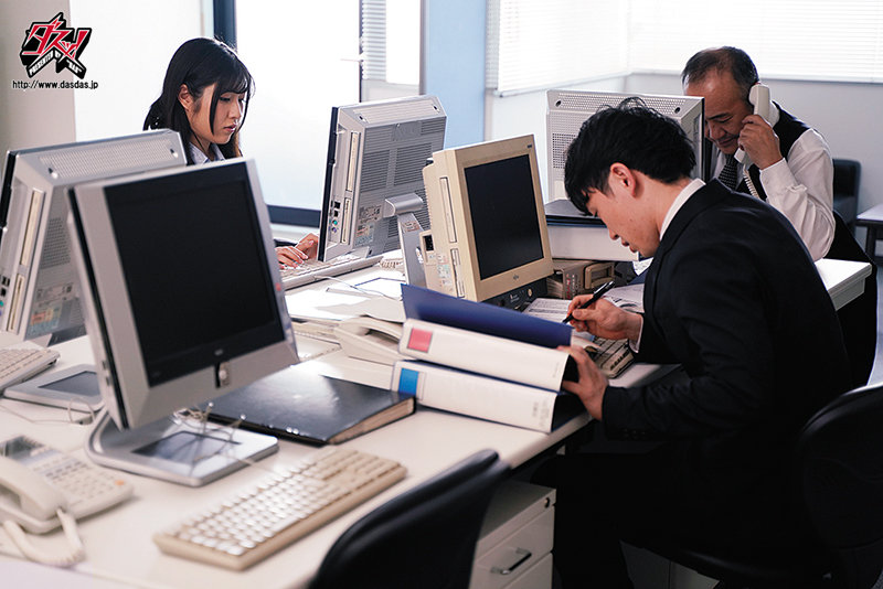 新卒で入社した同期の彼女が俺の上司に寝取られ種付けプレスされていた。 - Image 9