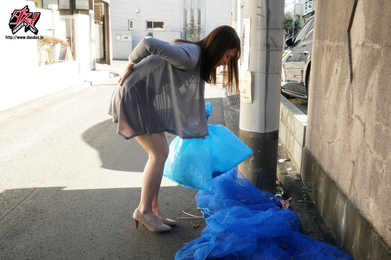 派遣マッサージ師にきわどい秘部を触られすぎて、快楽に耐え切れず寝取られました。 - Image 2