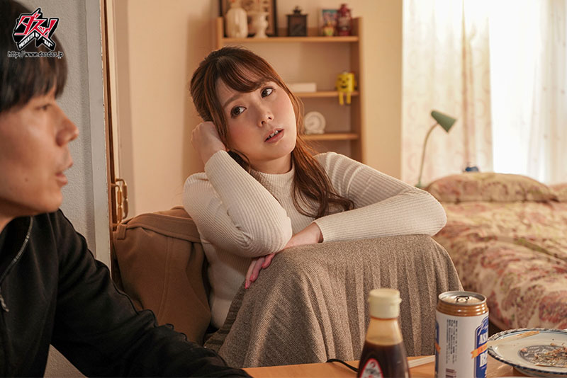 人妻で巨乳の彼女のお姉さんに冗談交じりでセックスで慰め合おうと誘われた僕は。 - Image 2
