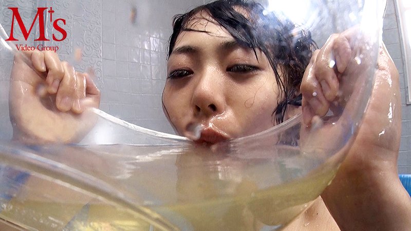 爆量小便200発飲みまくりの浴びまくりハイテンション尿トランスSEXBEST！ - Image 13