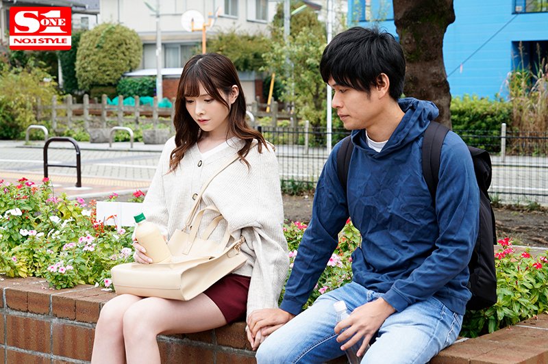 色白で華奢な彼女が巨漢先輩2人のWプレスで寝取られ快楽堕ち - Image 5