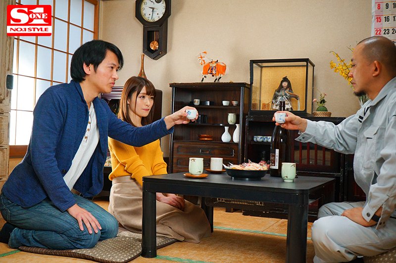小柄で色白な彼女が巨漢先輩の圧迫馬乗りプレス性交で寝取られ快楽堕ち - Image 2