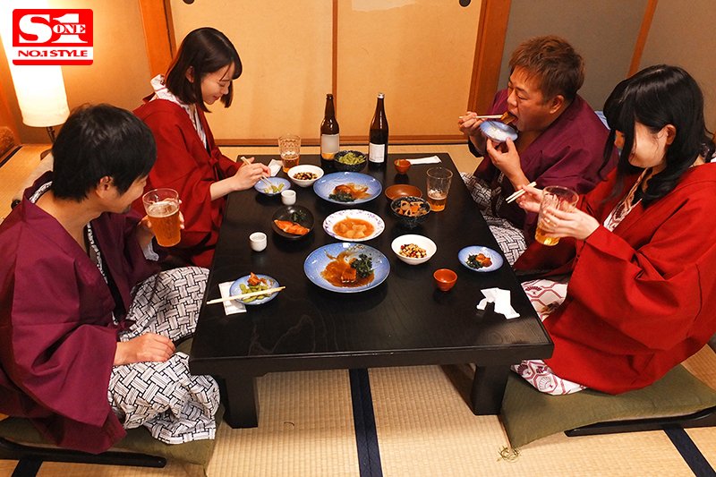 布団の中で寝取られ続けたわたし… 彼氏のすぐ側で巨漢先輩の馬乗り密着性交に背徳イキした2泊3日の卒業旅行 - Image 3