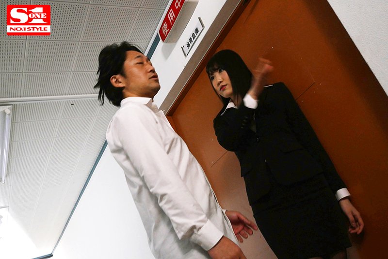 輪姦レ〇プされた美脚新任女教師 ～弱みを握られ生徒たちに犯された私～ - Image 3
