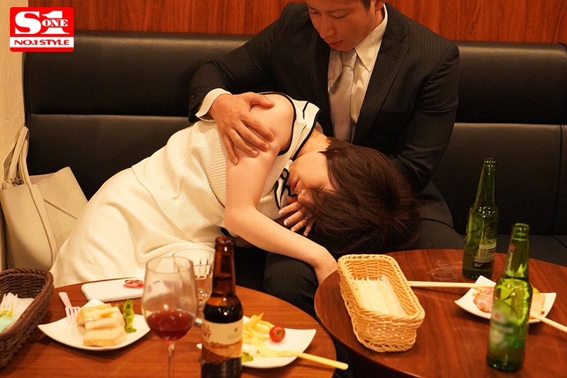 目覚めたら元カレが横に… －同窓会NTR－ 　夫を忘れハメをはずした絶倫人妻の一夜。 - Image 4