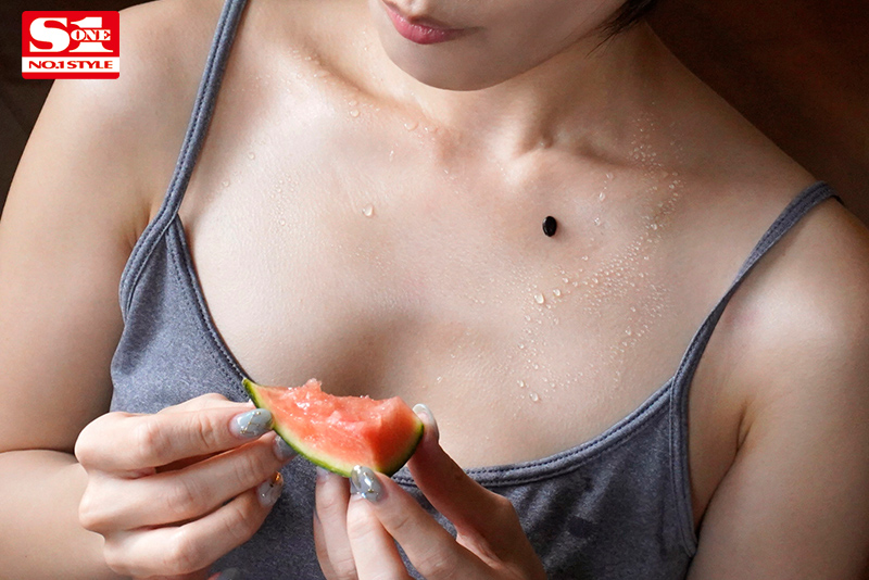 ど田舎の夏はヤルことがなくて隣の美人奥さんの誘惑に乗っかり毎日じっとり汗だく交尾 - Image 2