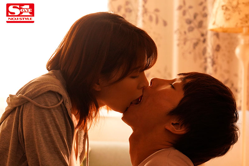 彼女の綺麗なお姉さんと二人きり… 突然のベロキス、イヤラしく舐め尽くされてセックス三昧 こんな僕って最低ですか…？ - Image 4