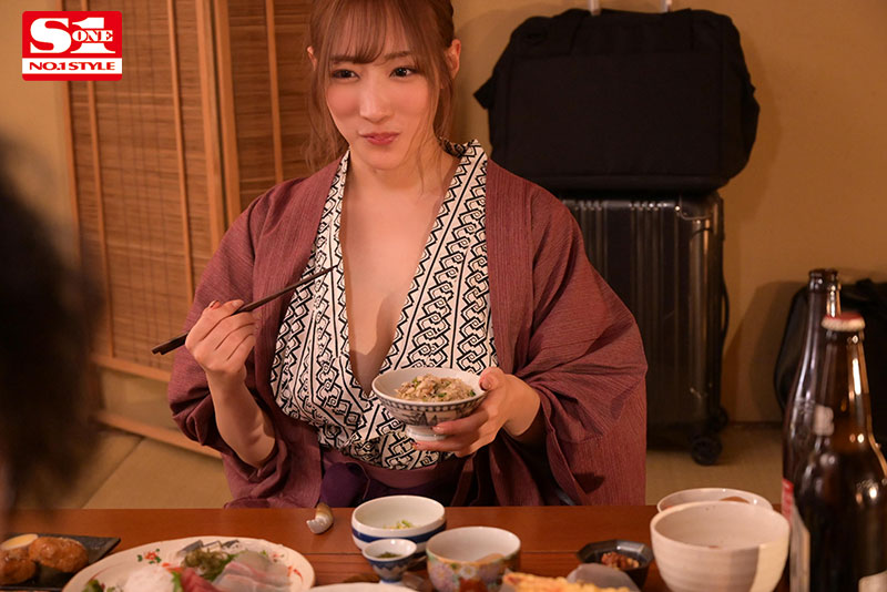 世話焼き女上司とまさかの出張先旅館で相部屋に… 朝までチ●ポの世話までしてくれる献身的10発射精性交 - Image 2