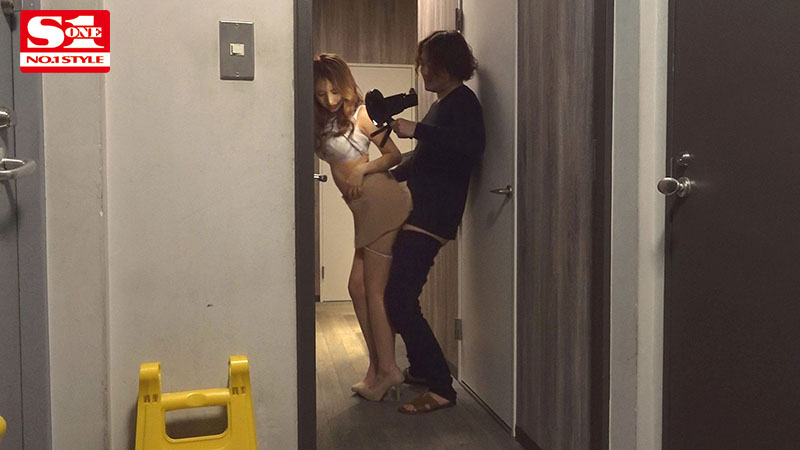 「えっ!ここでヤルの?」三上悠亜に一ヶ月密着して隙あらばいきなり即ズボッ! 前代未聞ドッキリAV大作戦 - Image 9