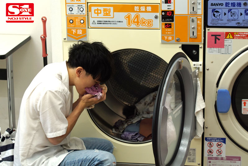 毎晩、コインランドリーで寝落ちした完全無防備のスキだらけ奥さんと洗濯終わりまでハメまくる日々 - Image 3
