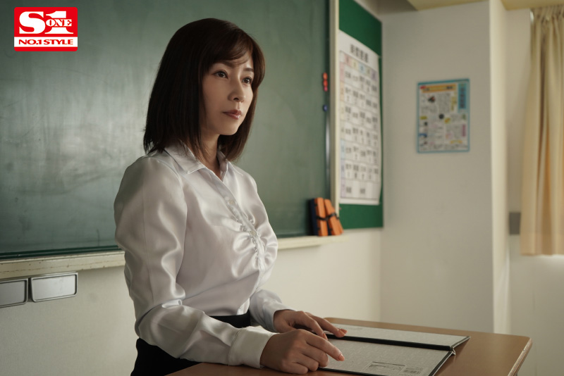 イジメから僕を助けてくれた担任の奥田先生が犯されているのを見て鬱勃起 - Image 2