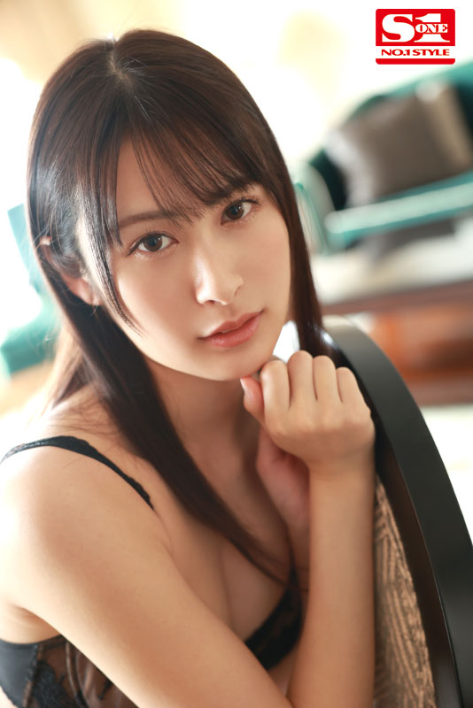 ブッチギリの美貌 伊藤聖夏 スケベな素顔を証明する人生初イキ！初体験3本番スペシャル - Image 3