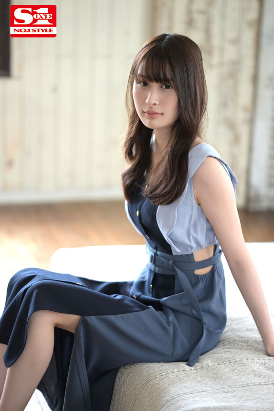 ブッチギリの美貌 伊藤聖夏 スケベな素顔を証明する人生初イキ！初体験3本番スペシャル - Image 2